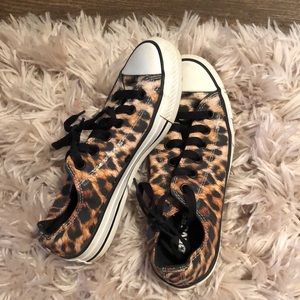 Leopard converse